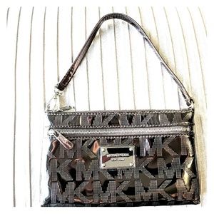 👛 Michael Kors 👛 Large Metallic Wristlet 👛